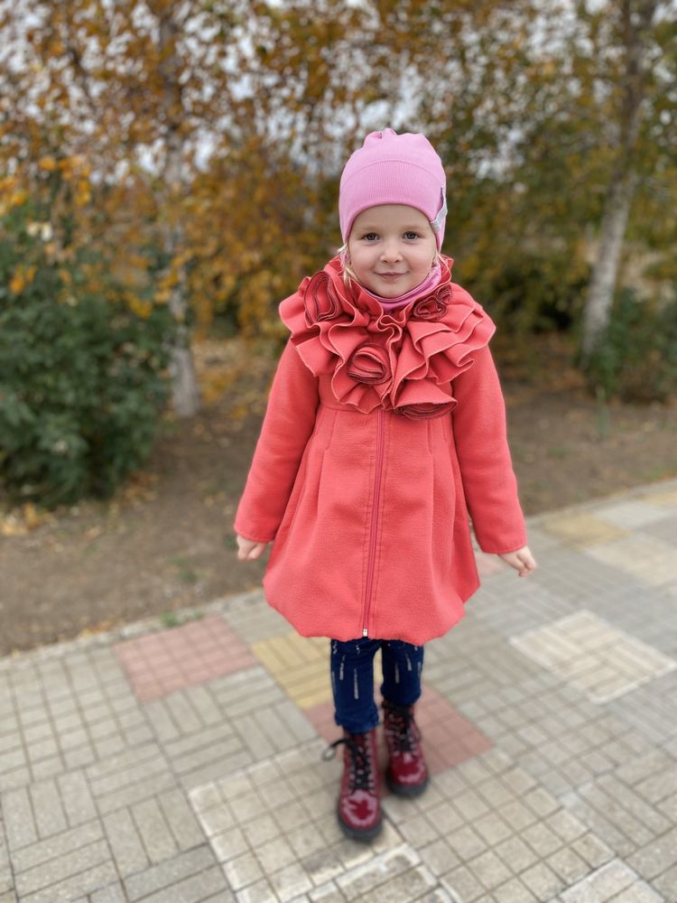 Демисезонное пальто, пальтишко для девочки 3-4 года