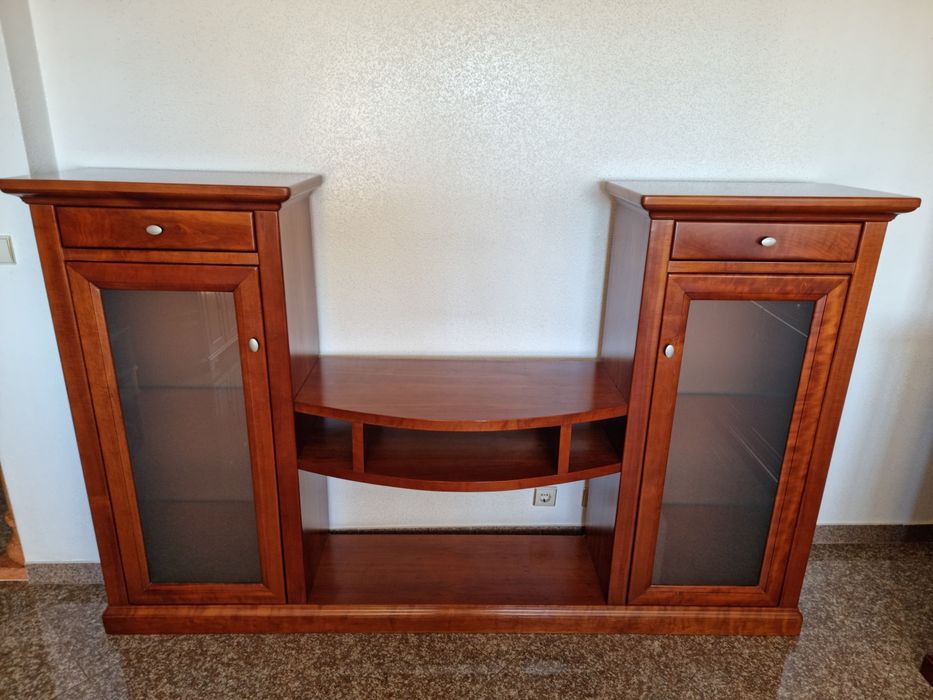 Movel de TV e Cristaleira em madeira