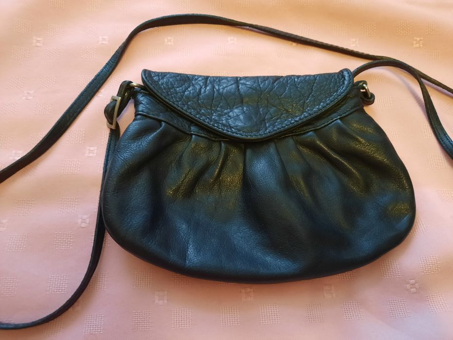 Mała skórzana czarna torebka oryg. włoska Venezia.