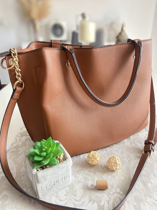 Bolsa castanha marca Stradivarius
