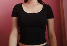 Czarny crop top dopasowany