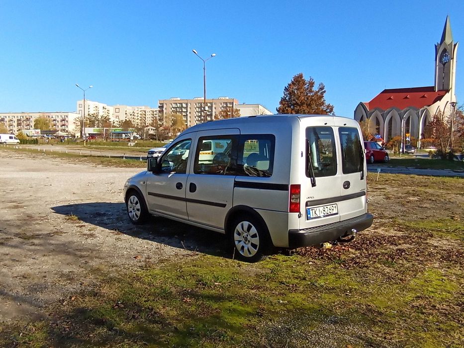 Piękny Opel Combo Tour 1.7  Diesel Isuzu. Drzwi skrzydełkowe.