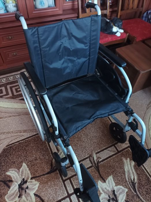 Продам інвалідну коляску 4000 грн.