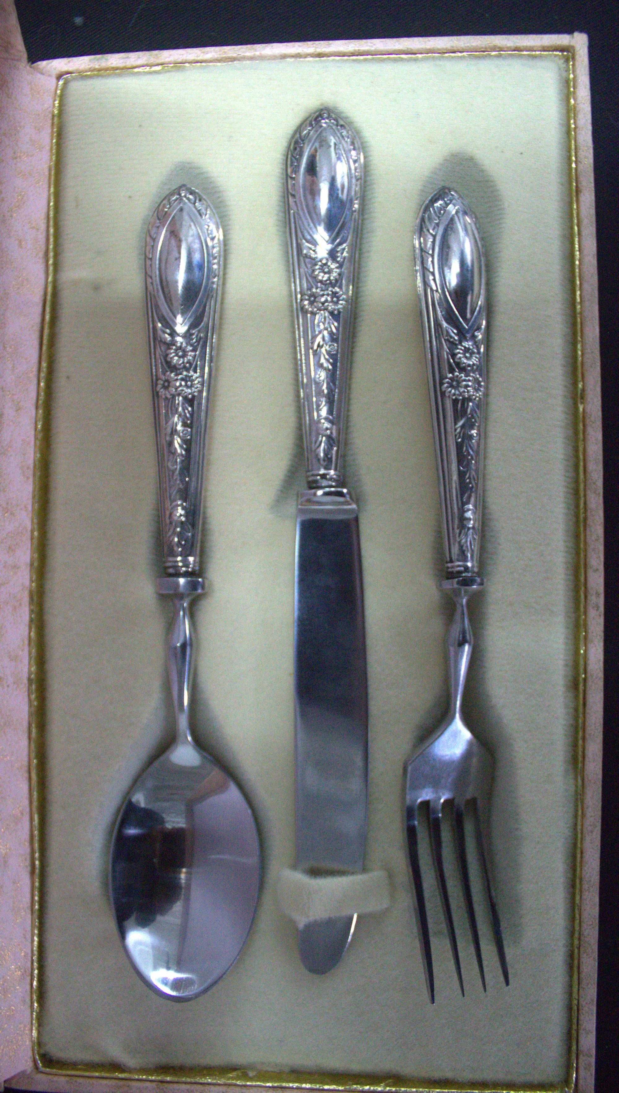 Talheres de criança com cabos em prata, contraste do Porto,1938 a 1985