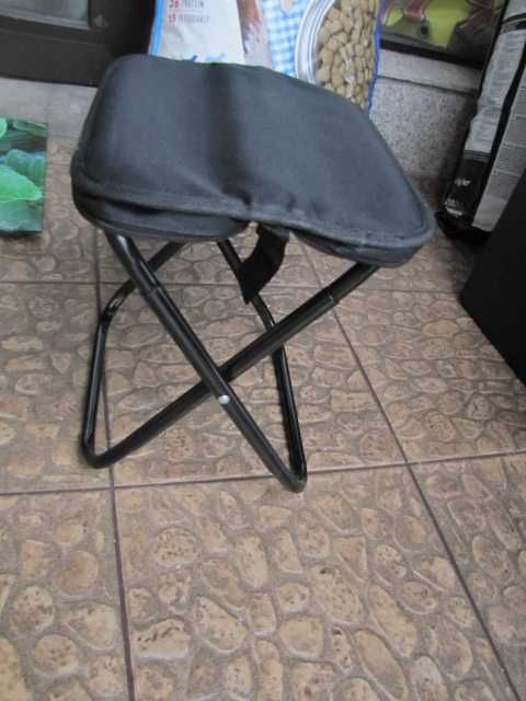 Składany stołek, przenośne krzesło 0,6 kg do biwakowania, wędkowania