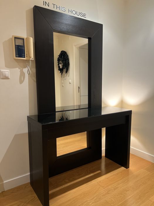 Conjunto Aparador e Espelho IKEA