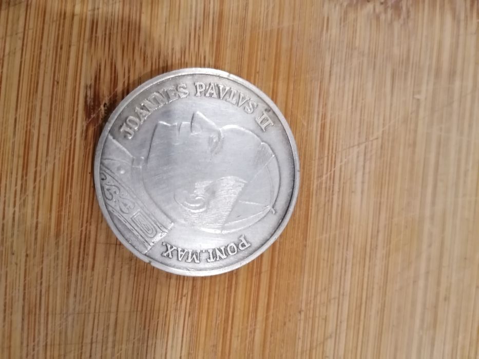 Moneta srebrna z papieżem