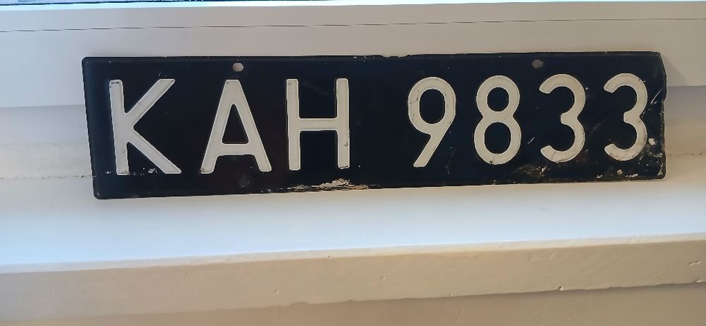 Stara czarna tablica rejestracyjna,  Katowice