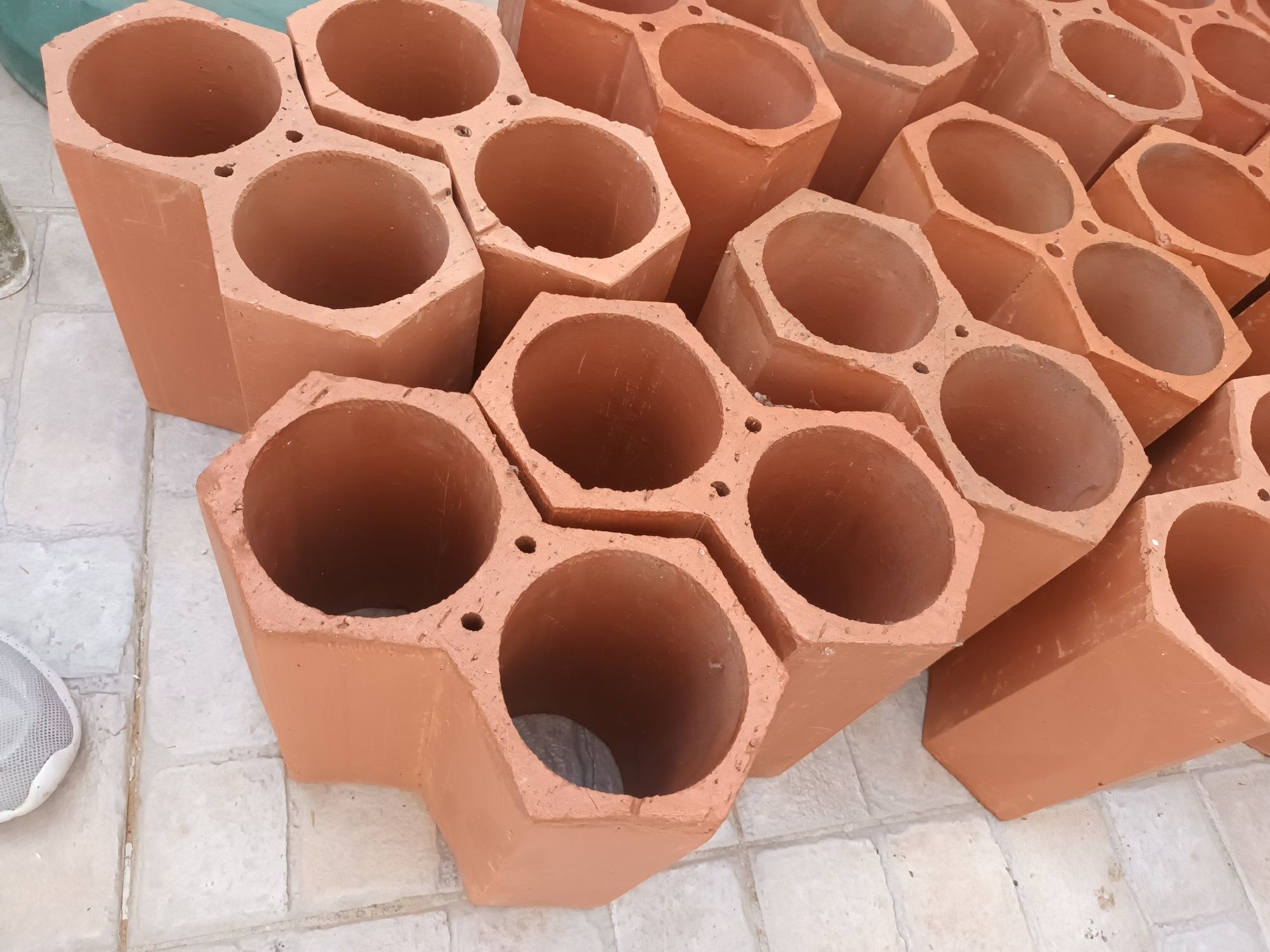 Garrafeira em tijolo duplo novo