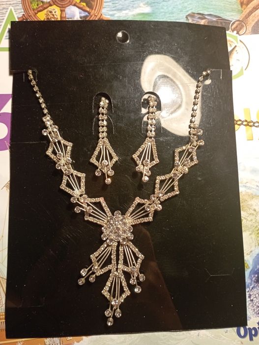 Прикраси Намисто та сережки