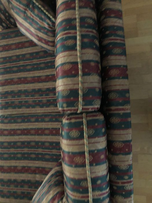 Sofá de tecido usado (comprado em Paços de Ferreira).