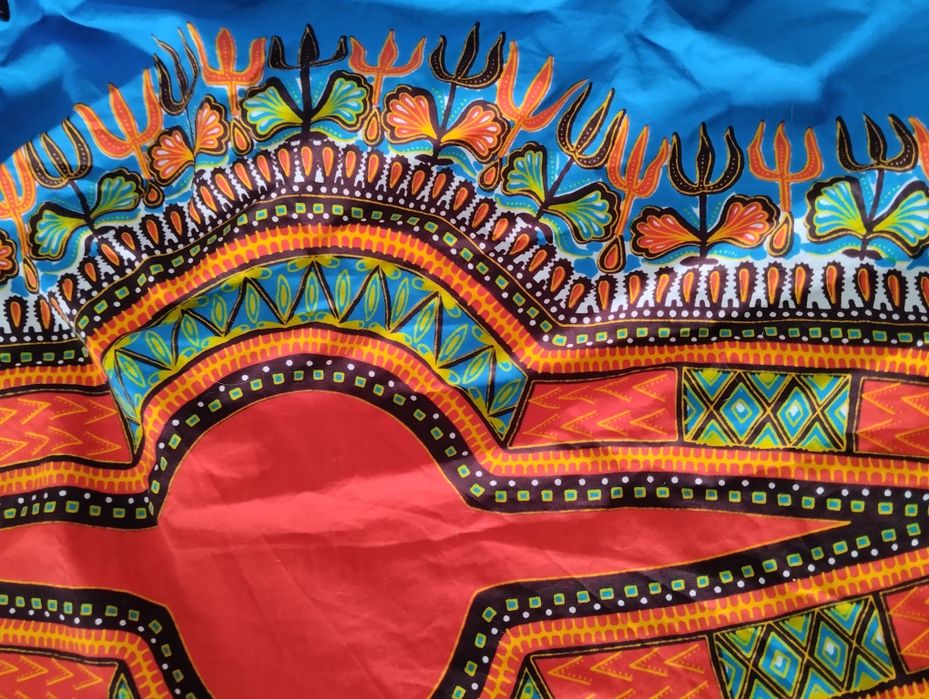 Camisa africana feita à mão