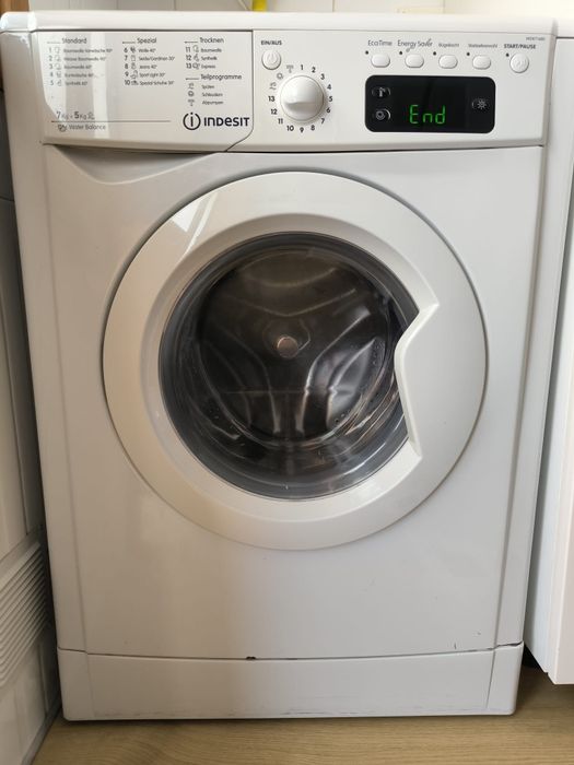 Máquina de lavar e secar