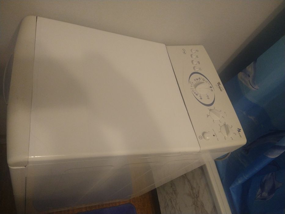 Продам на запчастини пральну машину Whirlpool.