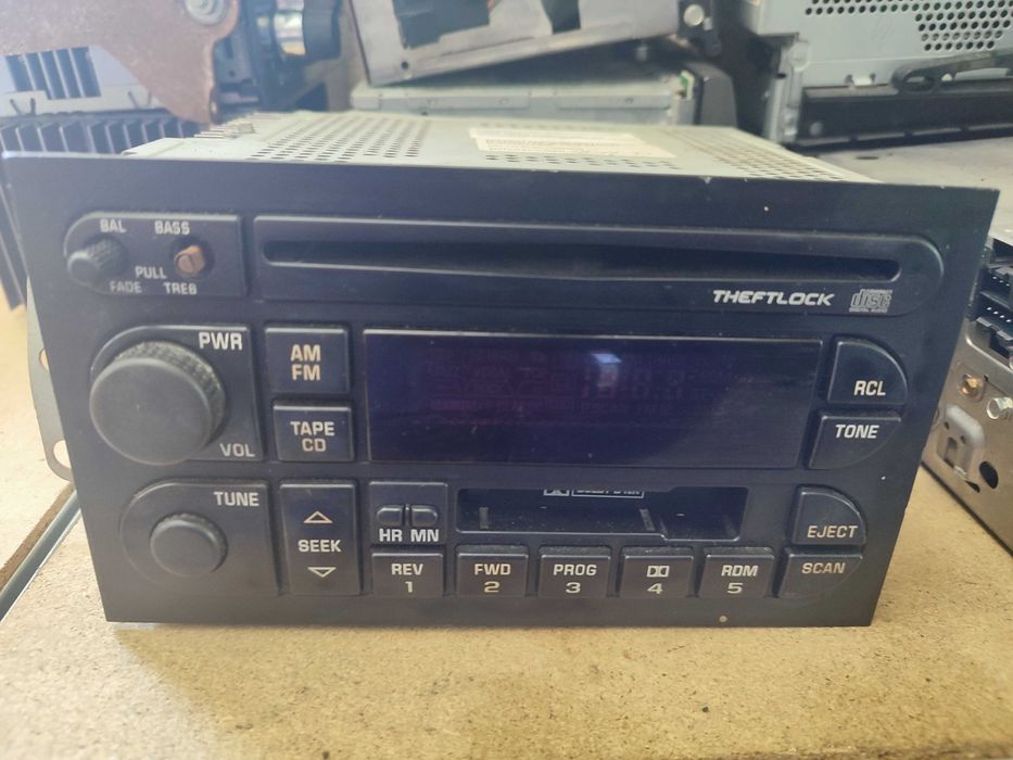 Buick Chevrolet Oldsmobile Pontiac lata 80/90 oryginalne radia