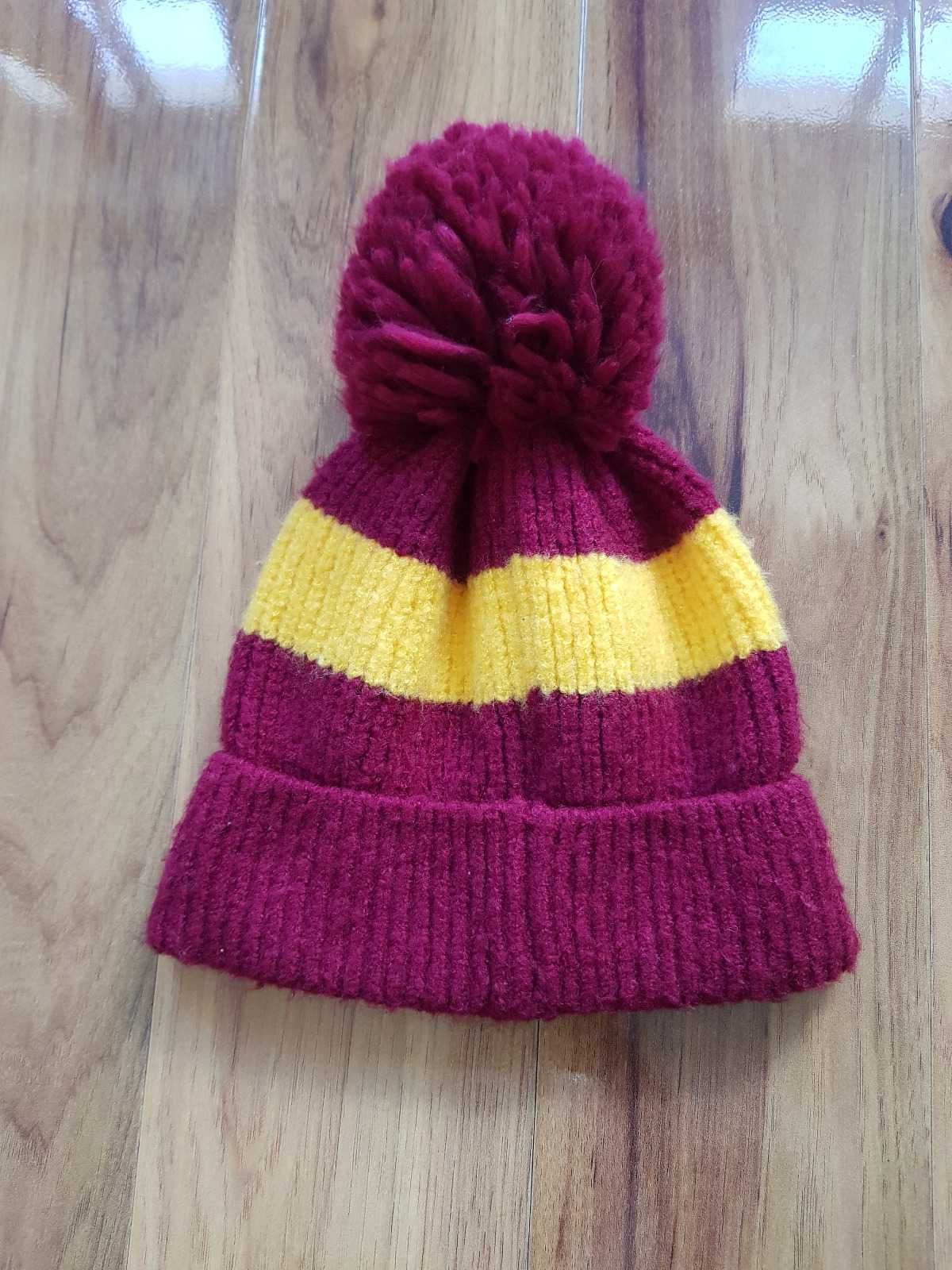 Czapka Harry Potter Wizarding World Gryffindorz pomponem  140 zimowa