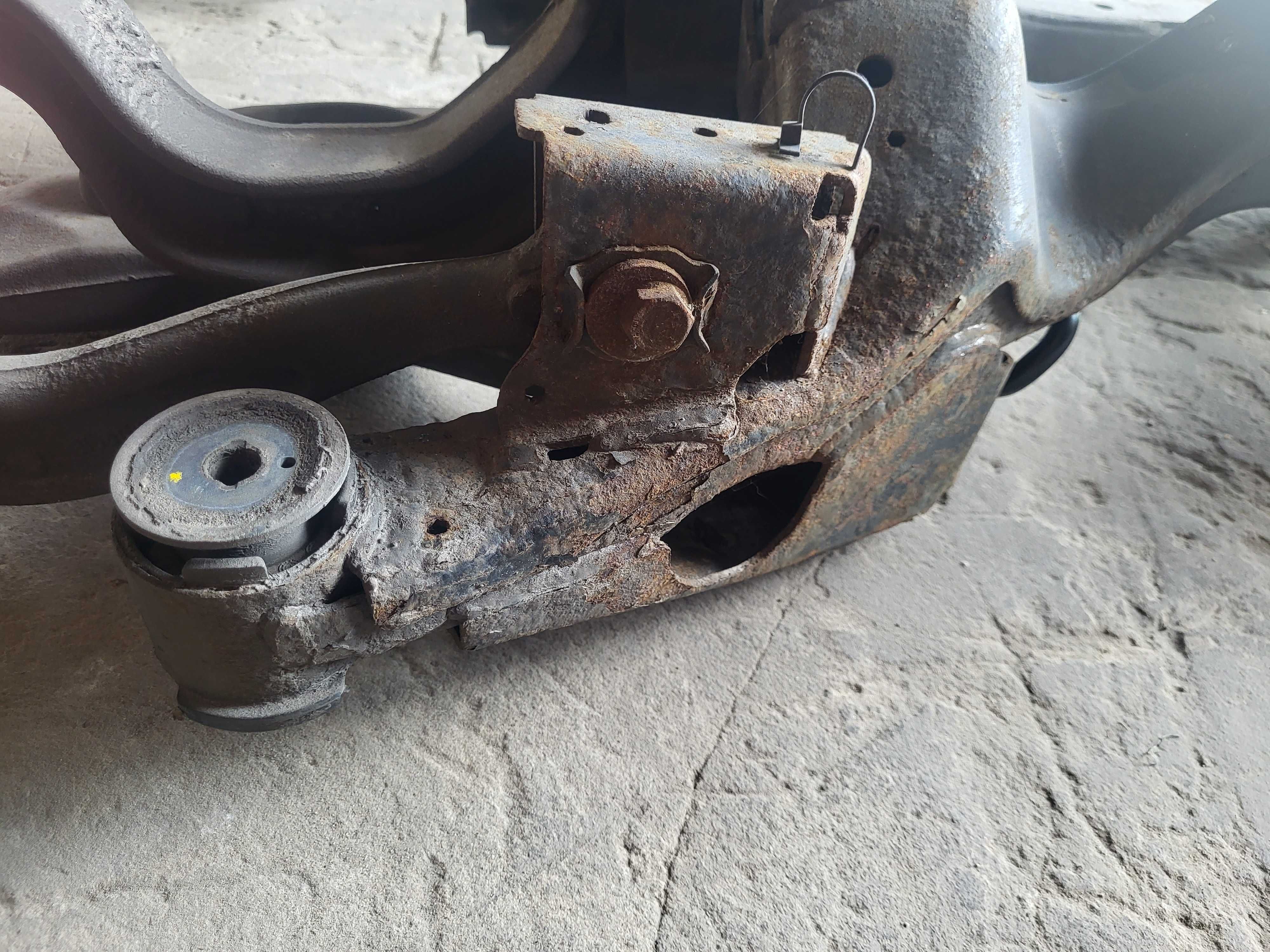 Opel Insignia A kombi 4x4 sanki tył wózek belka zawieszenia 2011
