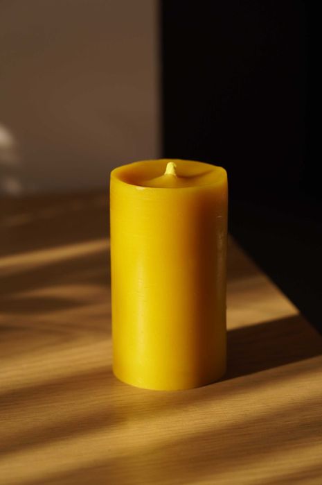 Świece z wosku pszczelego, wysokogatunkowy wosk, staranne wykonanie.