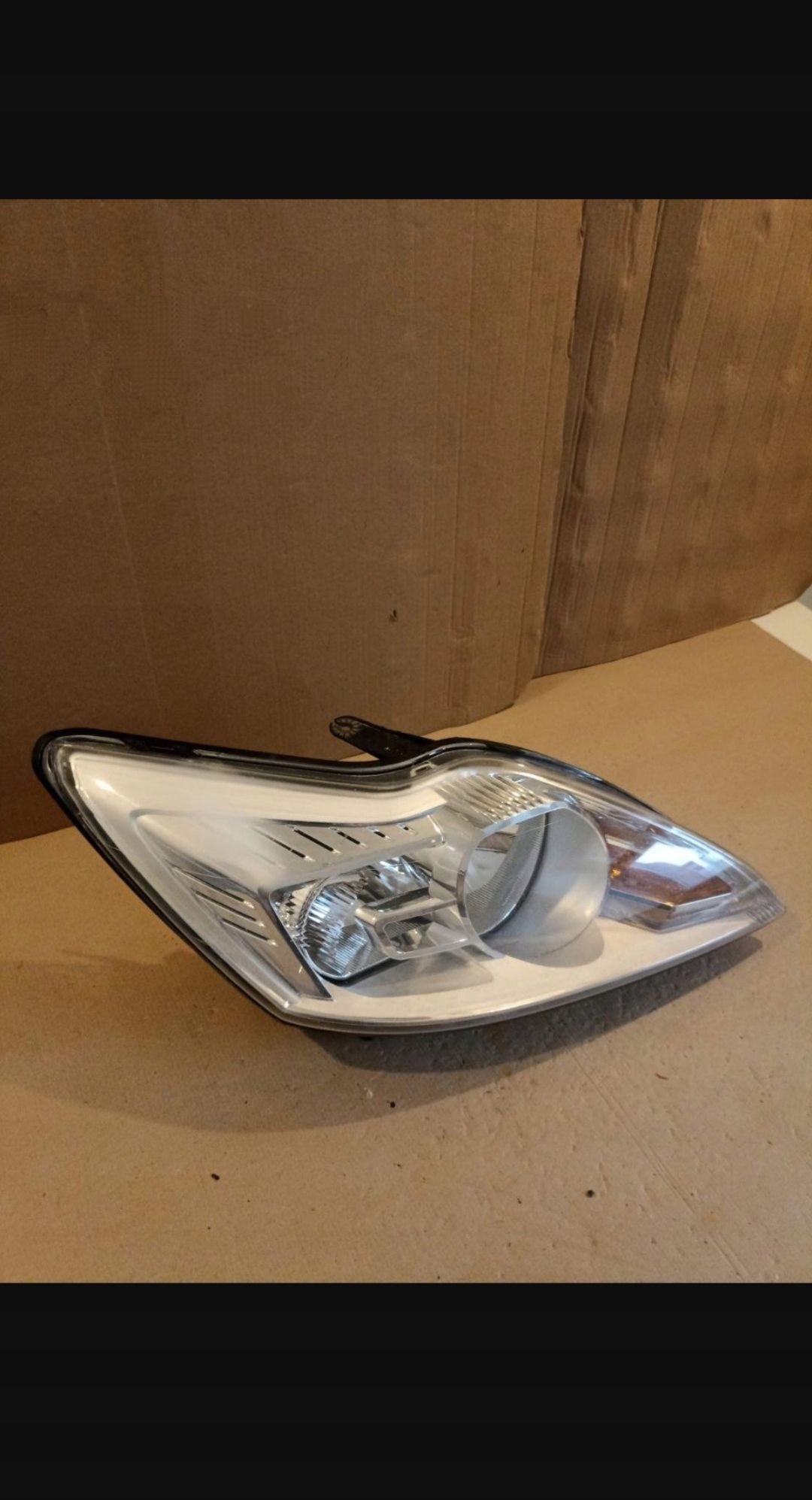 Lampa przednia prawa ford focus MK2 lift e 8m51