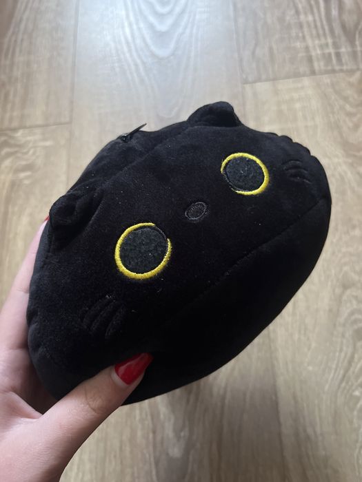 Мʼяка іграшка котик