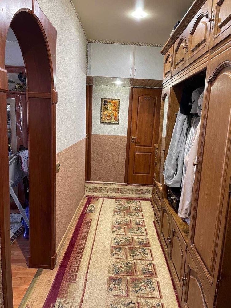 Продаю 3-кімнатну квартиру на Київській