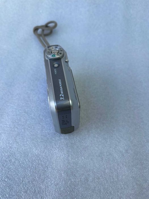 Sony Cyber-shot DSC-S650.