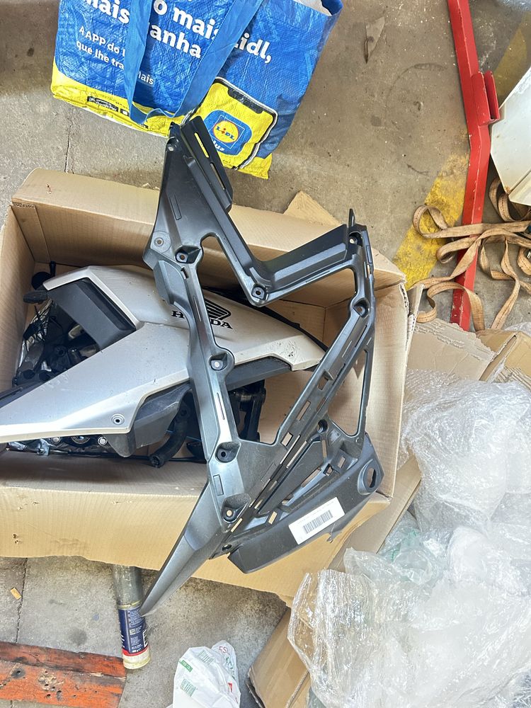 Plastico direito nc750x