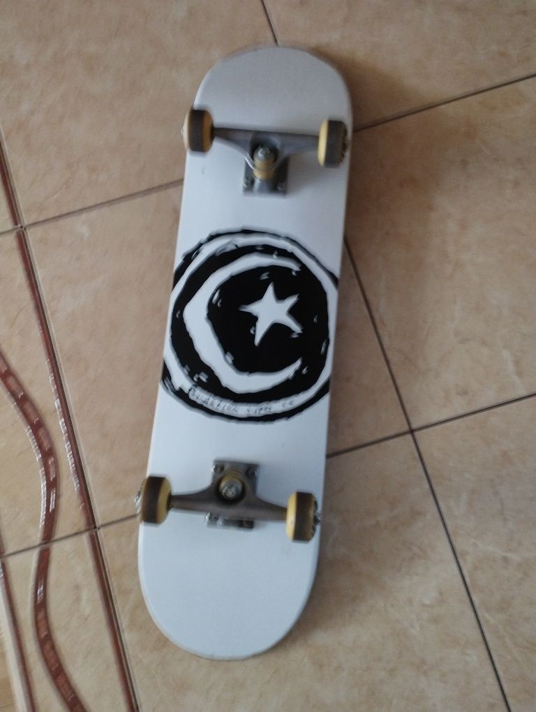 Deskorolka Foundation Skateboard