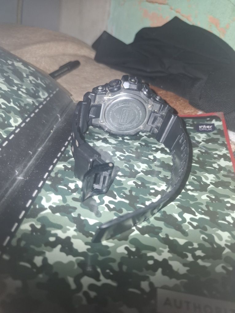 Zegarek g-shoc Casio 
1
2
Casio G-Shock G-Squad Gbd-800-