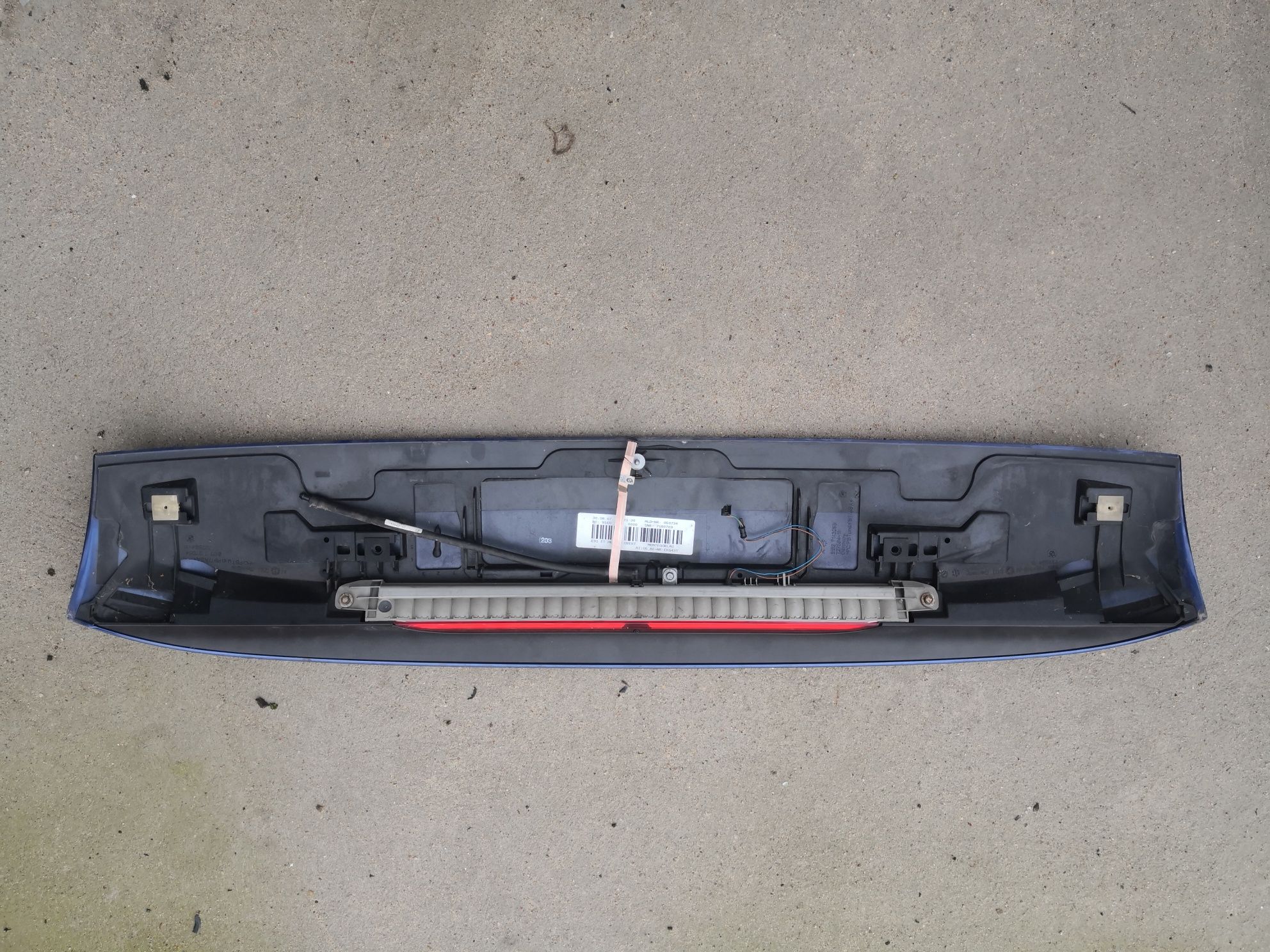 Blenda tylnej klapy BMW e91 montegoblau A51 listwa