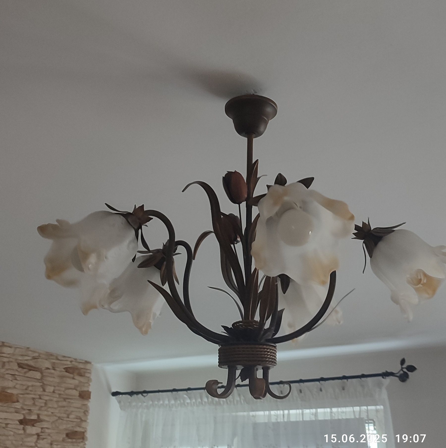 Lampy do salonu - podłogowa i sufitowa