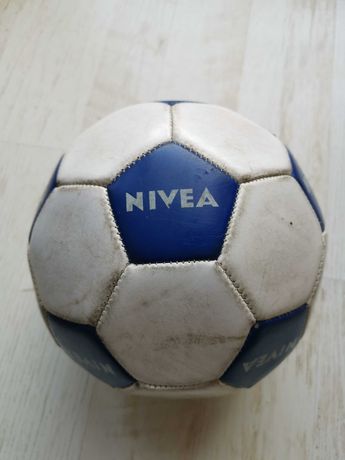 Piłka nożna używana z logo Nivea