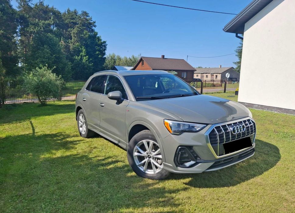 Audi Q3 Premium Plus 2021 року
