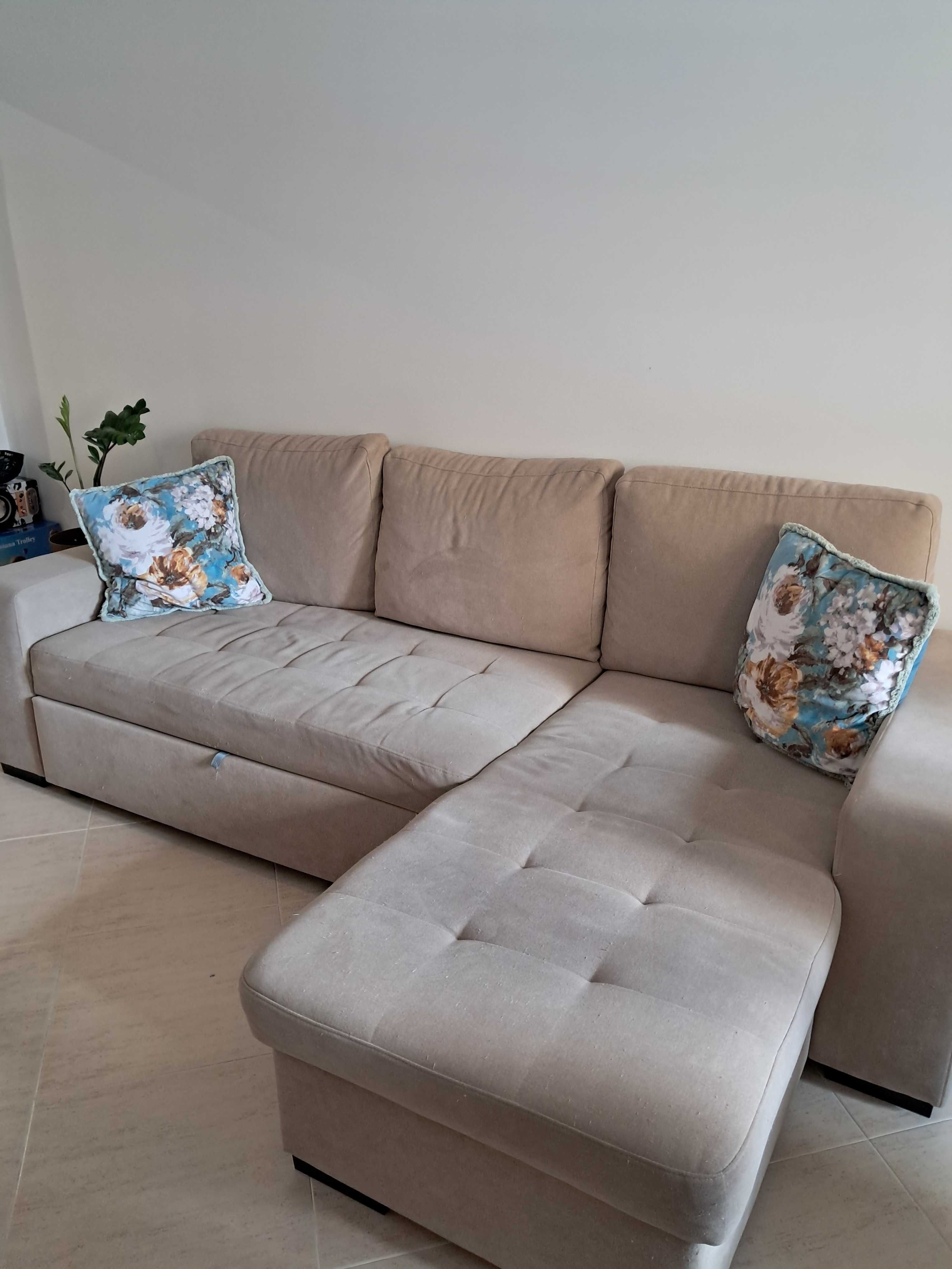 Sofá creme com Chaise Long