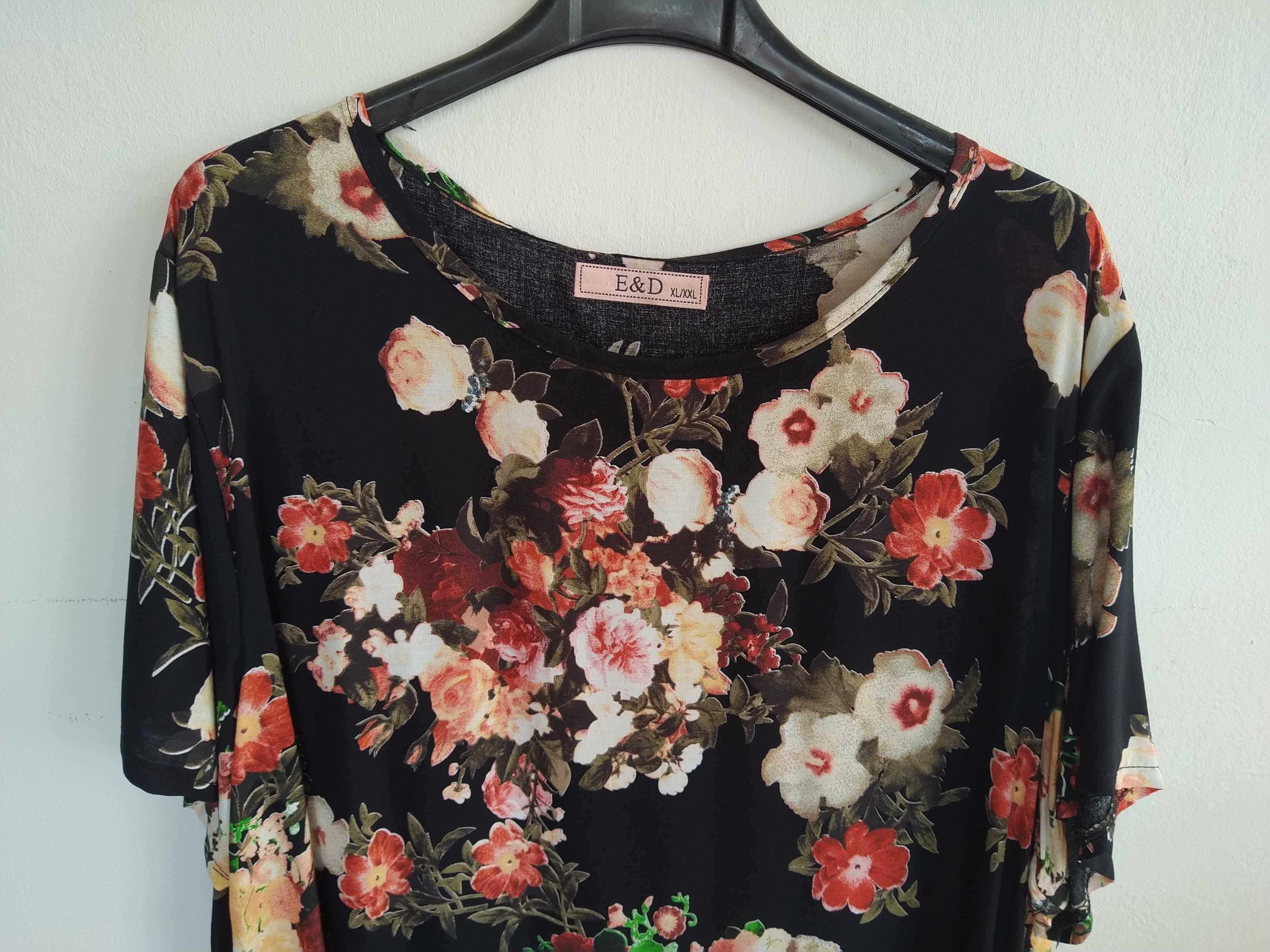 Blusa preta com flores, elegante e atual - Tamanho XL/XXL - Nova!