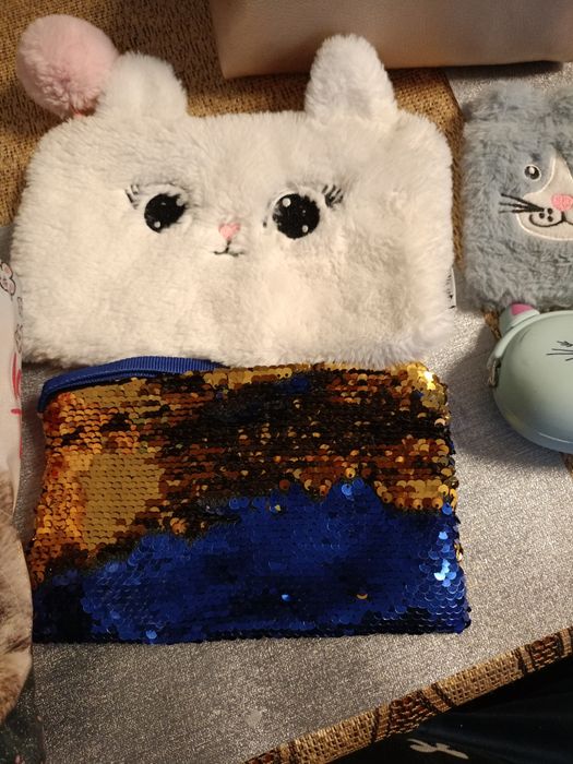 Zestaw piórników i portfelików