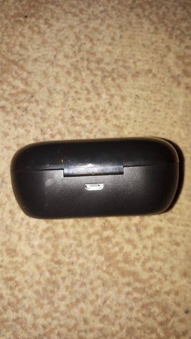 Нові безпровідні навушники Y50. З кейсом.