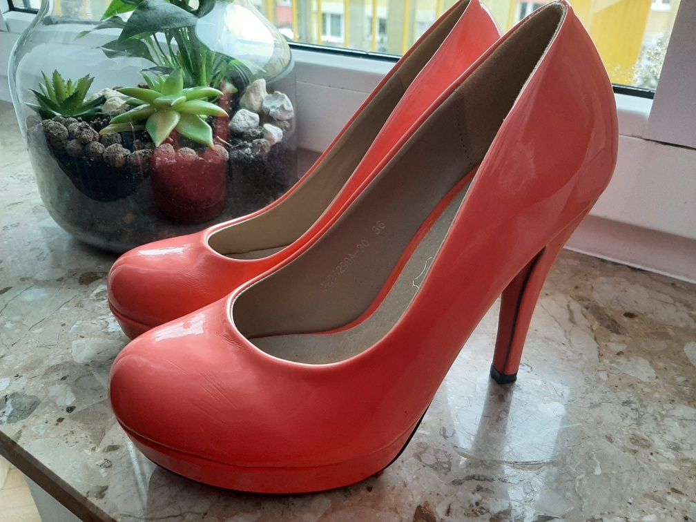 Buty szpilki na platformie
