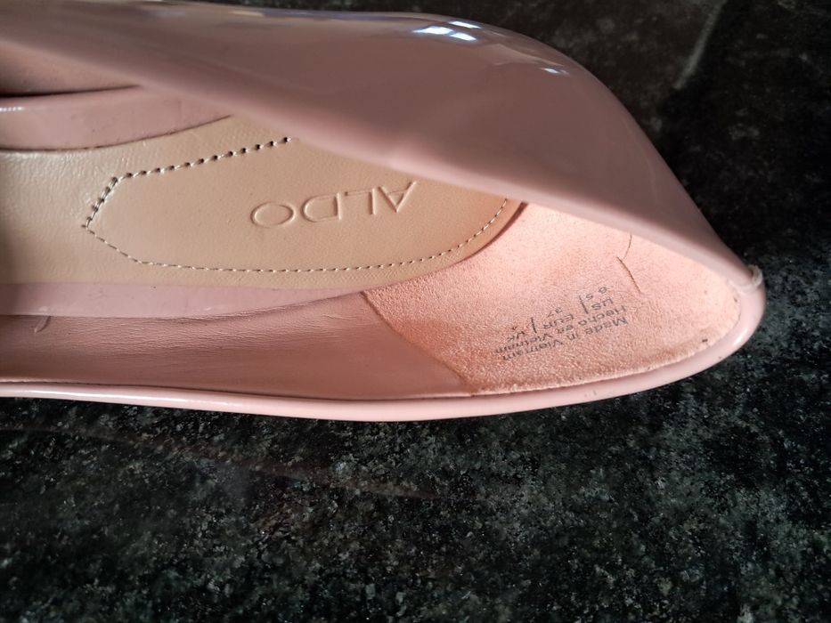 Szpilki beżowe, lakierowane nr37"Aldo"