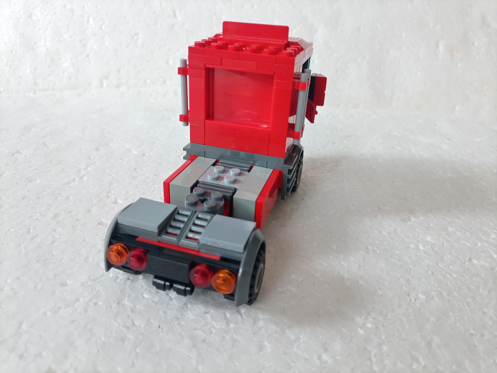 Klocki LEGO ciężarówka ciągnik koń renault