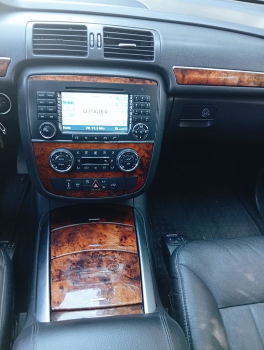 Mercedes Benz R320
