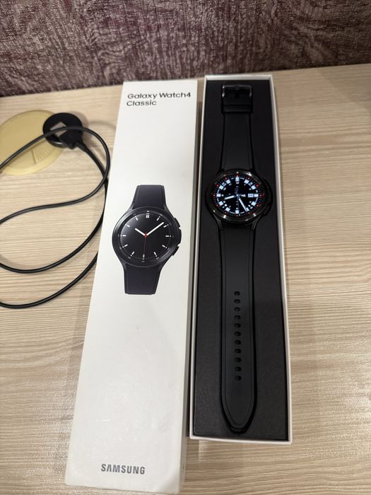 Наручний смарт годинник Samsung Galaxy Watch4 Classic