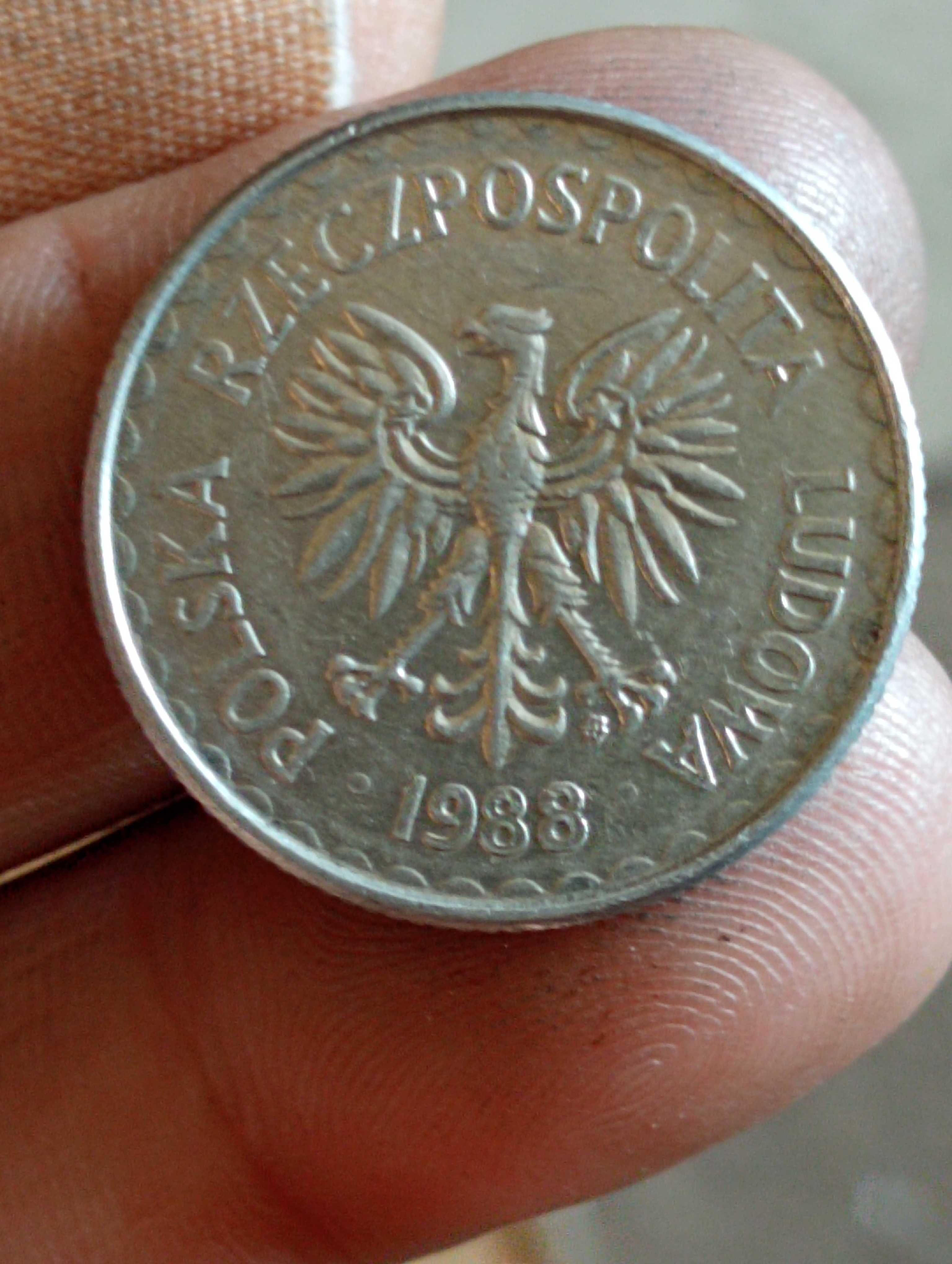 Sprzedam monete 1 zloty 1988 r wgnieciona data