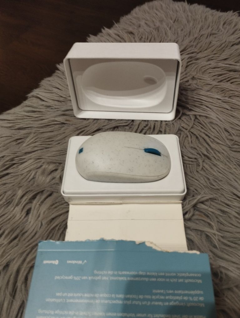 Myszka Microsoft Ocean Plastic Mouse Biało-niebieski