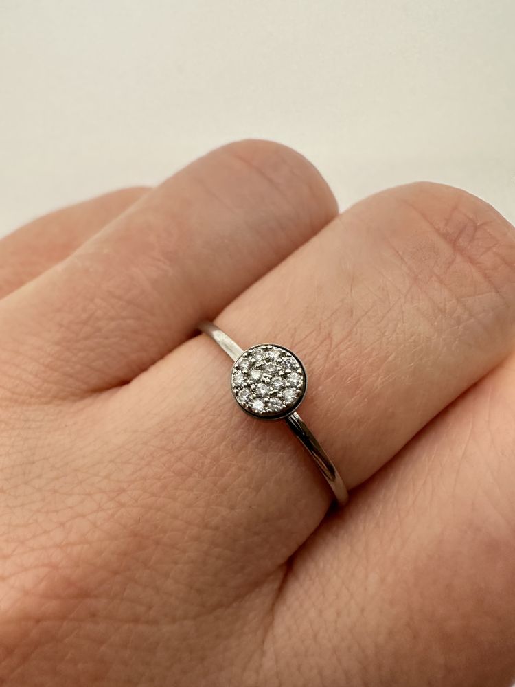 Nowy pierścionek 19 małe cyrkonie delikatny srebrna stal chirurgiczna