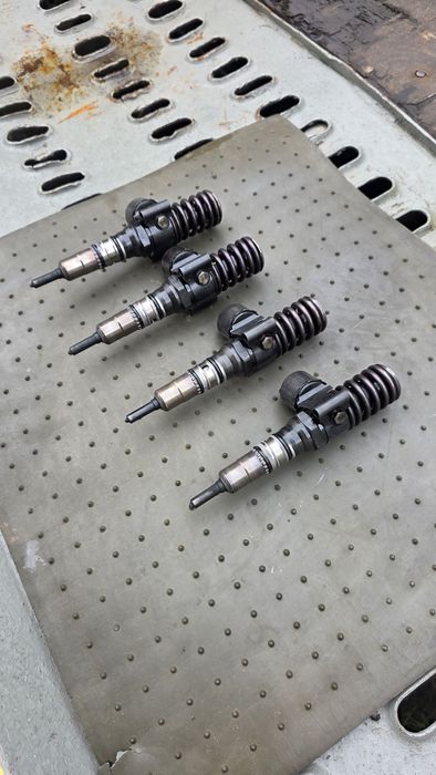 Pompowtryskiwacze Pompowtrysk Bosch Audi A3 8P 2003r 2.0 tdi BKD 140km