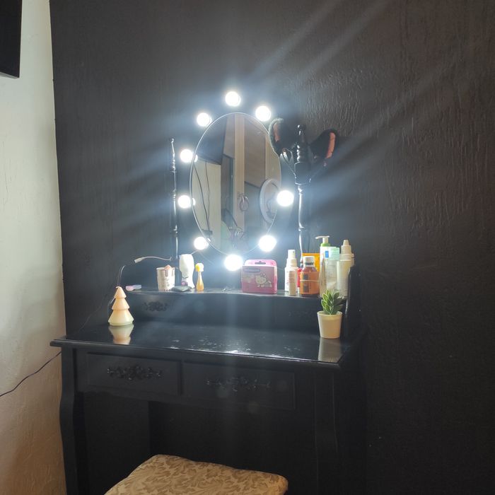 Toaletka czarna led