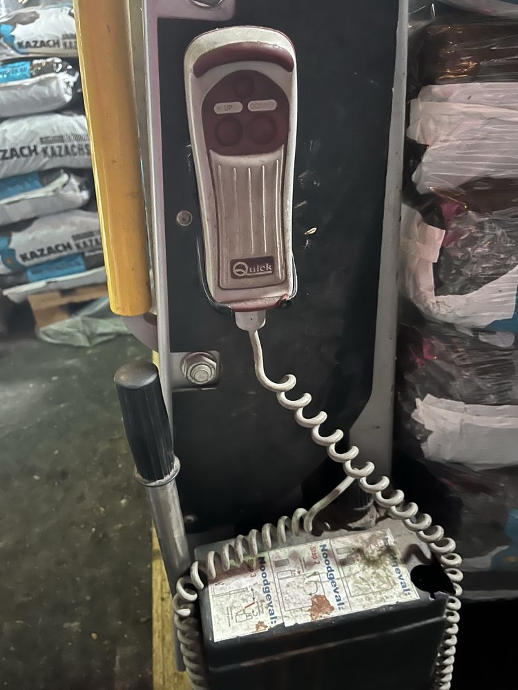 Rampa elektryczna podjazd do auta dla niepełnosprawnych/towarów winda
