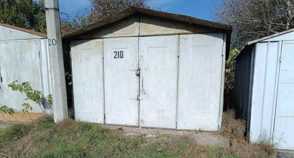 Продам гараж з ямою та підвалом