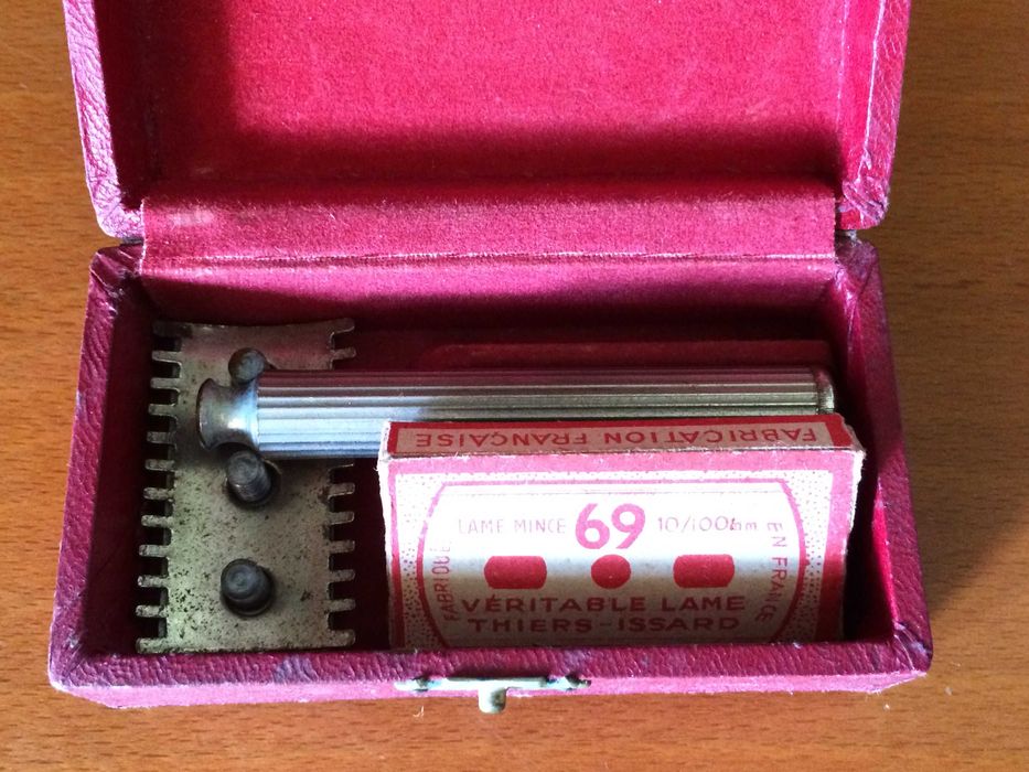 Máquina de barbear de viagem SOS